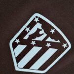 Atlético de Madrid segunda equipación 2022-2023 escudo Atlético de Madrid segunda equipación 2022-2023 escudo