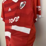 Camiseta Alternativa River Plate 2022-2023 lateral