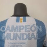 Camiseta Edición Conmemorativa Campeón Argentina 2022- Versión jugador dorso del cuello