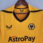 Camiseta Wolves primera equipación 2022-2023 cuello frontal Camiseta Wolves primera equipación 2022-2023 cuello frontal