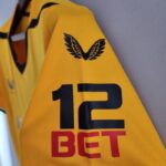 Camiseta Wolves primera equipación 2022-2023 lateral manga Camiseta Wolves primera equipación 2022-2023 lateral manga
