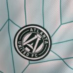 Camiseta Atlanta United FC segunda equipación 2022-2023 escudo
