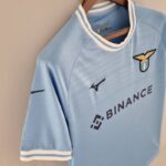 Camiseta Lazio primera equipación 2022-2023 lateral Camiseta Lazio primera equipación 2022-2023 lateral