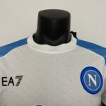 Camiseta Nápolis segunda equipación 2022-2023 - Versión jugador cuello frontal Camiseta Nápolis segunda equipación 2022-2023 - Versión jugador cuello frontal