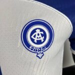 camiseta atlético de madrid 2023 azul escudo camiseta atlético de madrid 2024 azul escudo