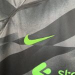 camiseta liverpool portero logo