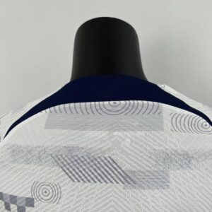 camiseta tottenham 2024 cuello anterior