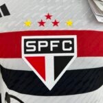 camiseta São Paulo 2024 blanca escudo camiseta São Paulo 2024 blanca escudo