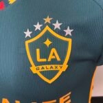 camiseta la galaxy 2024 escudo