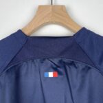 equipación psg 2024 cuello anterior