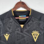 camiseta cádiz 2024 cuello con parche central camiseta cádiz 2024 cuello con parche central
