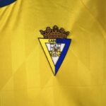 camiseta cádiz cf 2024 niño escudo camiseta cádiz cf 2024 niño escudo
