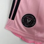 pantalón corto inter miami rosa escudo pantalón corto inter miami rosa escudo
