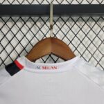 camiseta ac milan 2023 2024 cuello anterior