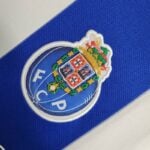 camiseta oporto 2024 escudo
