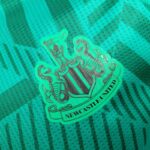 segunda equipacion newcastle escudo