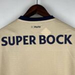 segunda equipacion oporto cuello anterior