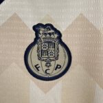 segunda equipacion oporto escudo