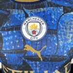 camiseta del manchester city 2024 escudo