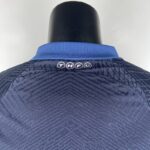 camiseta del tottenham 2024 cuello anterior