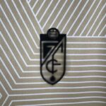 camiseta granada 2024 escudo