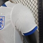 camiseta inglaterra 2024 hombro