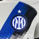 camiseta inter de milan escudo