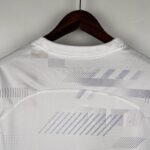camiseta tottenham cuello anterior