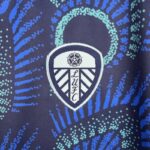 segunda equipacion leeds escudo