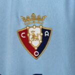 segunda equipacion osasuna escudo