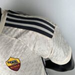 segunda equipacion roma 2024 hombro