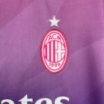 tercera equipacion milan 2024 escudo