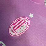 tercera equipacion milan escudo