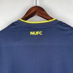 tercera equipacion newcastle cuello anterior