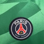 camiseta arquero psg escudo