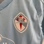 camiseta celta 2024 escudo