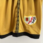 tercera equipación rayo y pantalon corto escudo