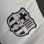 barcelona camiseta entrenamiento escudo