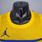 camiseta all star amarillo cuello reodndo y logo