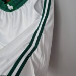 pantalon corto boston celtics blanco diseño lateral pantalon corto boston celtics blanco diseño lateral