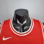 camiseta chicago bulls roja cuello redondo con bordes blancos