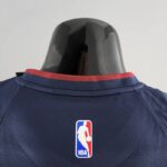 camiseta cleverland cavaliers azul cuello anterior con bordes rojos y logo nba camiseta cleverland cavaliers azul cuello anterior con bordes rojos y logo nba