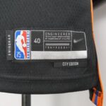 camiseta negra new york knicks etiqueta