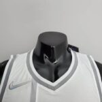 camiseta oklahoma city blanca cuello en V con borde gris y logo nike camiseta oklahoma city blanca cuello en V con borde gris y logo nike