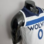 camiseta timberwolves blanco diseño lateral con hombros azules camiseta timberwolves blanco diseño lateral con hombros azules
