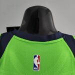 camiseta timberwolves verde cuello anterior con borde negro y logo nba camiseta timberwolves verde cuello anterior con borde negro y logo nba
