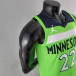 camiseta timberwolves verde diseño lateral negro y logo nba camiseta timberwolves verde diseño lateral negro y logo nba