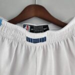 pantalon corto blanco memphis cintura delantera y etiqueta trasra