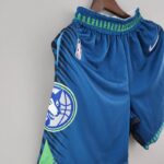 pantalon corto timberwolves celeste diseño lateral diseño del logo timberwolves con franjas negras pantalon corto timberwolves celeste diseño lateral diseño del logo timberwolves con franjas negras