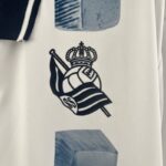 camiseta real sociedad 2024 tercera equipacion escudo camiseta real sociedad 2024 tercera equipacion escudo